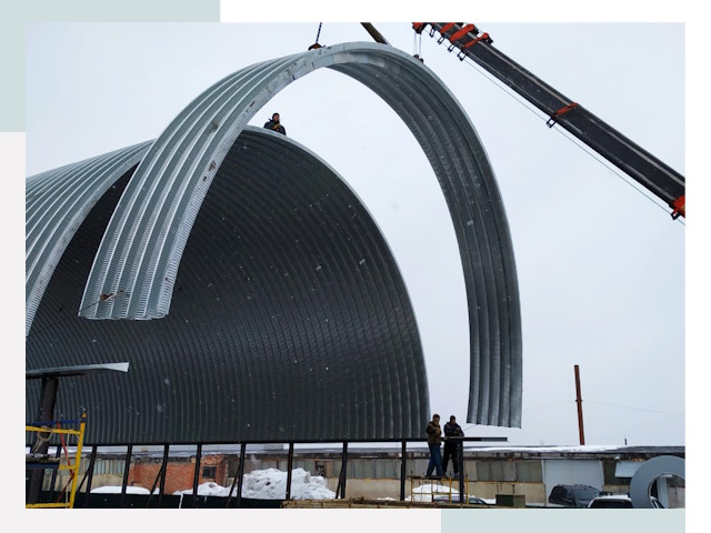 Полукруглые ангары в щербинке