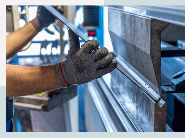 Гибка металла в щербинке